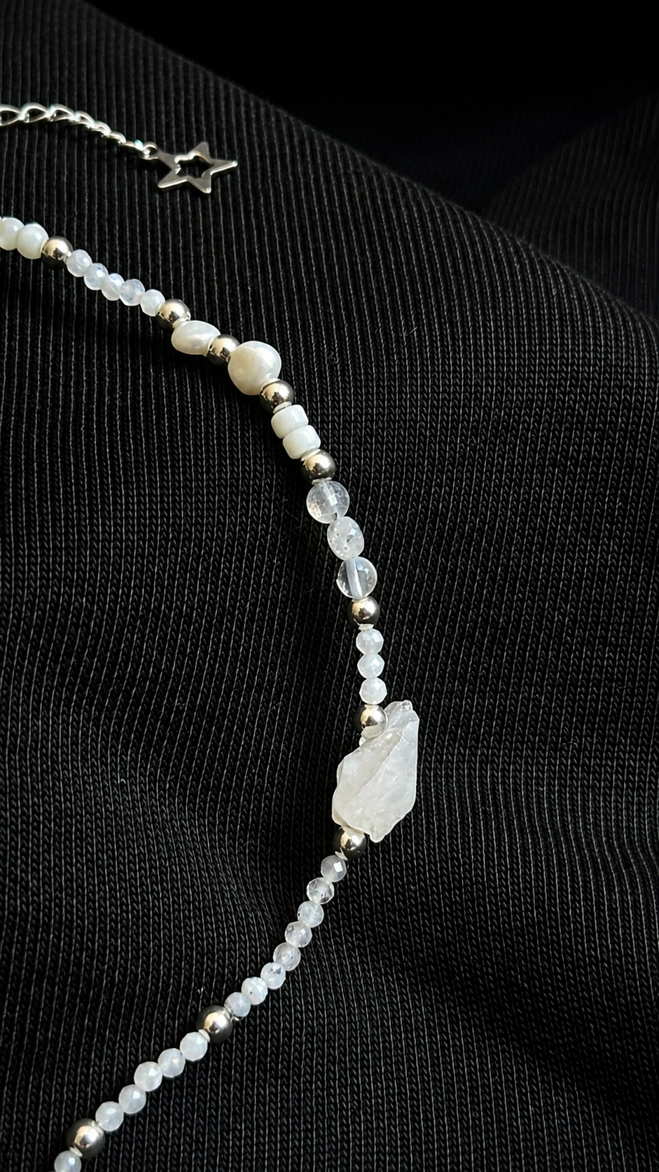 The moonlit necklace